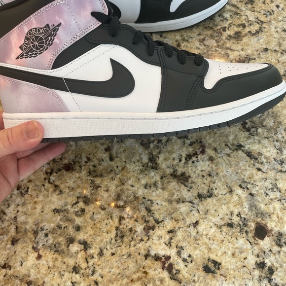 NWB Mens Air Jordan 1’s MID SE Size 11 Black Bleached Coral. - Picture 8 of 15